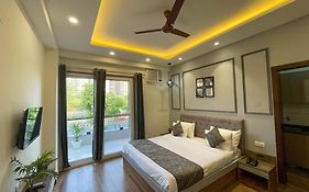 Serviced Luxury Suites With Kitchenette & Balcony At Sector 45